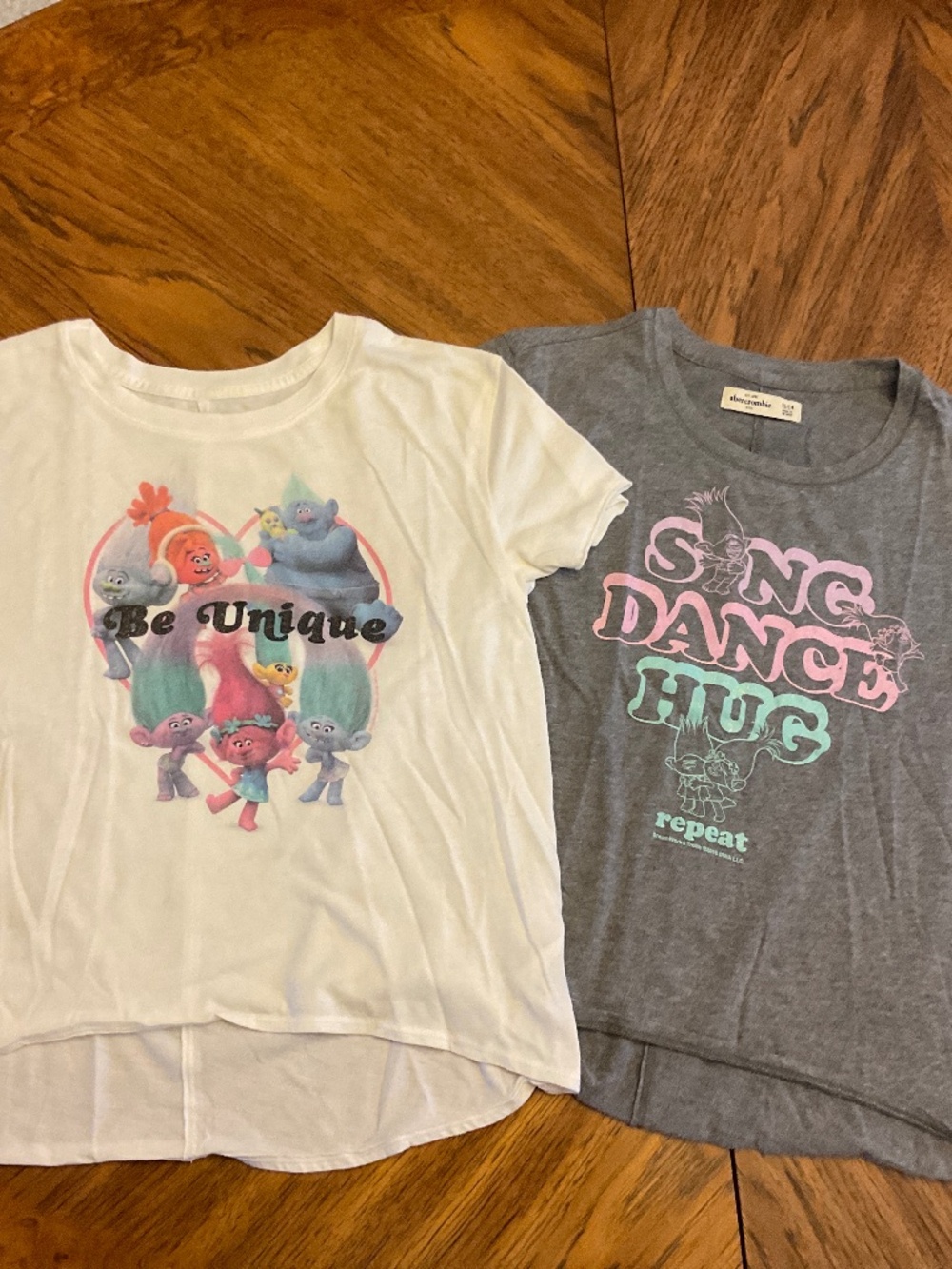 🌈 Abercrombie kids - TROLLS t-shirts - size 13/14